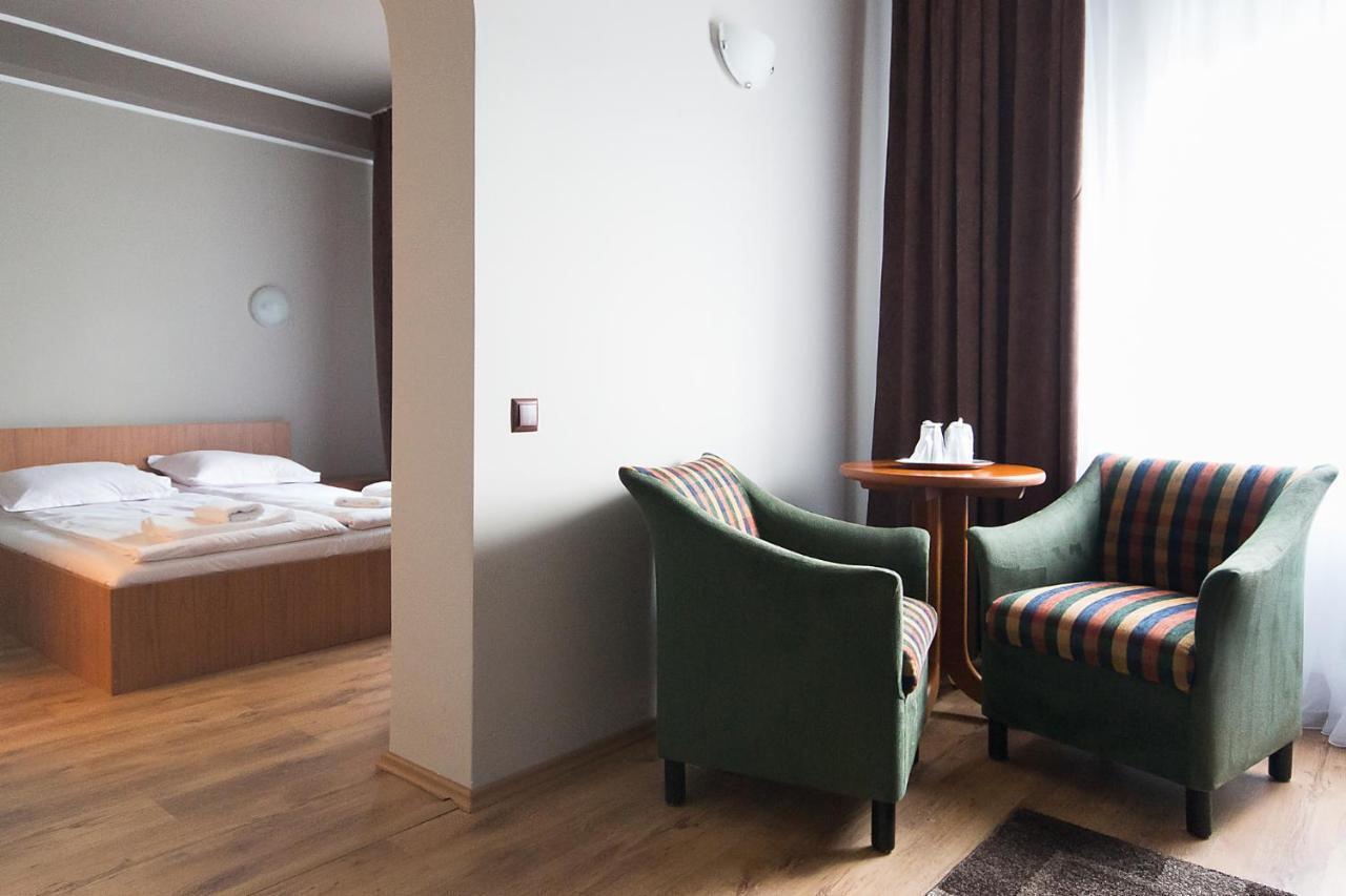 Casa De Piatra Bistro Hotell Cluj-Napoca Exteriör bild